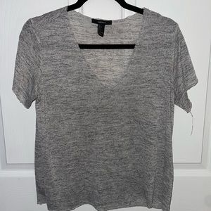 Low V-neck Tshirt